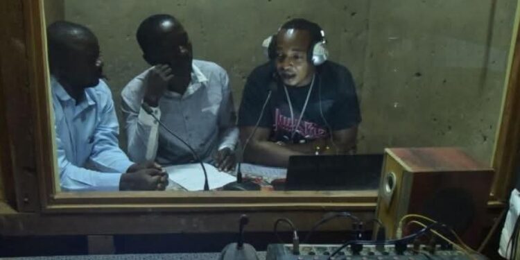 Kwango : L’UNPC décrète des journées sans radios après l’arrestation d’un journaliste