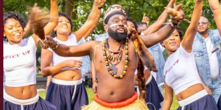 Musique : la chanson « Zala » d’Héritier Watanabe interdite de diffusion par la censure