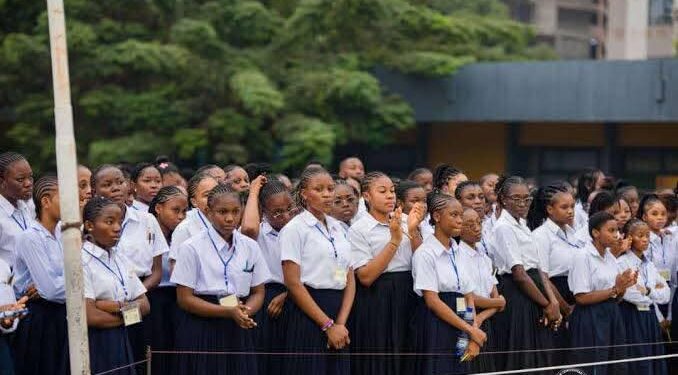 RDC : Les écoles catholiques se démarquent de la directive sur le maintien des filles enceintes