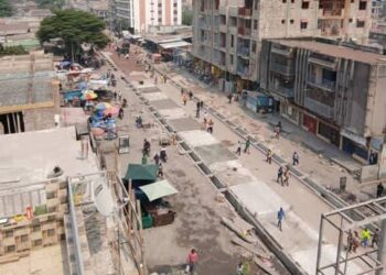 RDC – Kinshasa : 400 mètres de chaussée déjà bétonnés sur l’avenue Lwambo Makiadi dans le cadre de sa réhabilitation