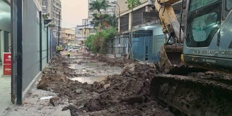 RDC – Kinshasa : Les égouts d’immeubles privés freinent la modernisation de l’avenue de la Paix