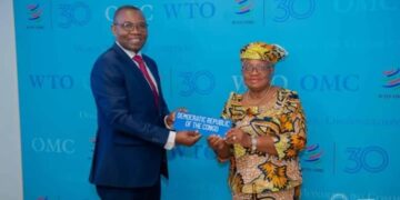 Commerce international : Julien Paluku reçoit la plaque d’admission de la RDC à l’OMC pour l’accord sur la pêche