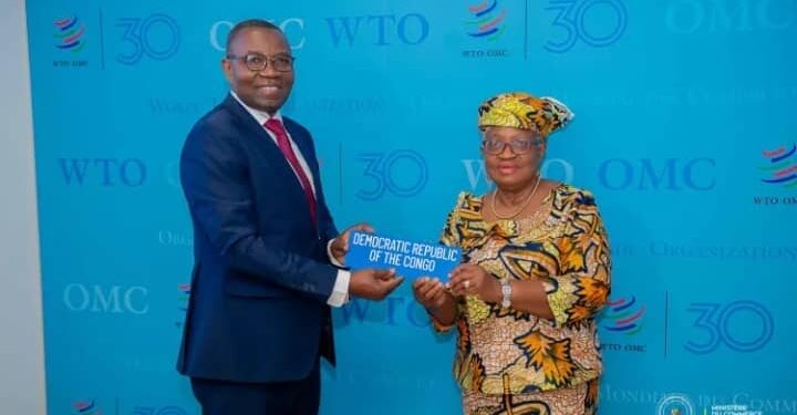 Commerce international : Julien Paluku reçoit la plaque d’admission de la RDC à l’OMC pour l’accord sur la pêche