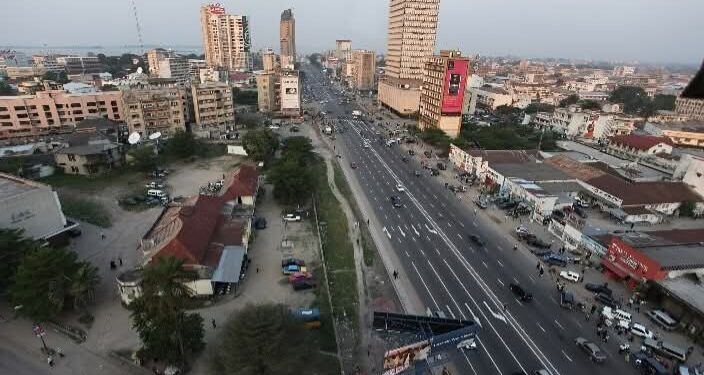 Kinshasa face au banditisme : Éric Tshikuma interpelle le Vice-Premier ministre de l’Intérieur