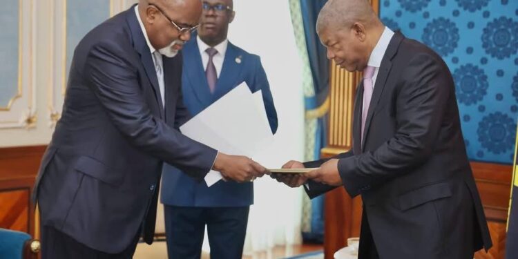 Luanda : Félix Tshisekedi envoie un message spécial à João Lourenço pour renforcer la coopération RDC–Angola