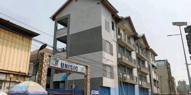 ESU : L’ombre d’un doctorat contesté rallume la guerre des titres à l’UNISIC