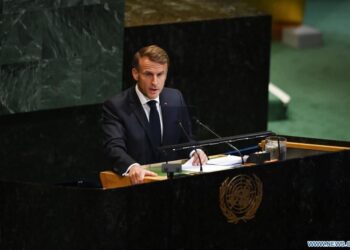 Emmanuel Macron sonne l’alarme : « La souveraineté de la RDC doit être respectée »