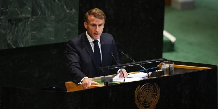 Emmanuel Macron sonne l’alarme : « La souveraineté de la RDC doit être respectée »