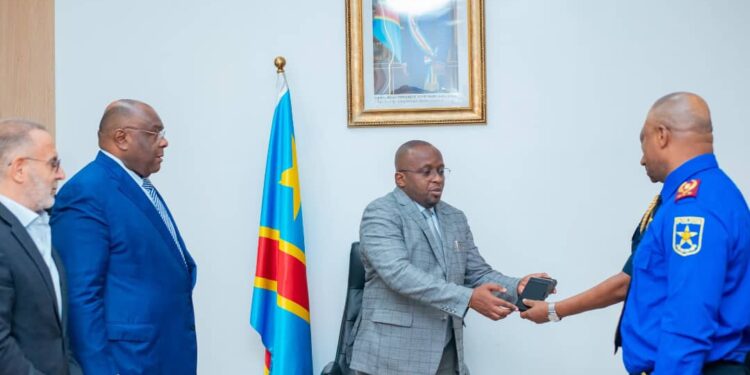 Sécurité routière : la PNC équipée d’appareils pour authentifier les permis de conduire biométriques