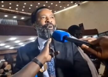 Assemblée nationale : Crispin Mbindule conteste la réhabilitation de trois membres du Bureau