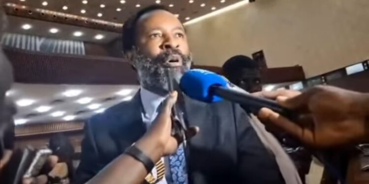 Assemblée nationale : Crispin Mbindule conteste la réhabilitation de trois membres du Bureau