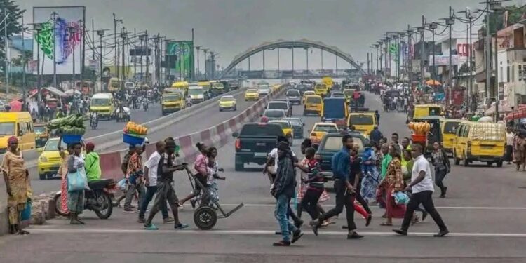Kinshasa : Les tarifs et itinéraires des transports publics restent inchangés