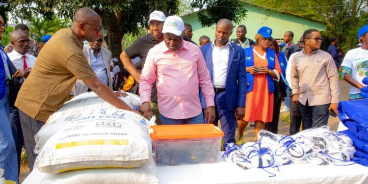 Kimpoko : 30 entreprises piscicoles de jeunes diplômés appuyées par le ministre d’État Muhindo Nzangi