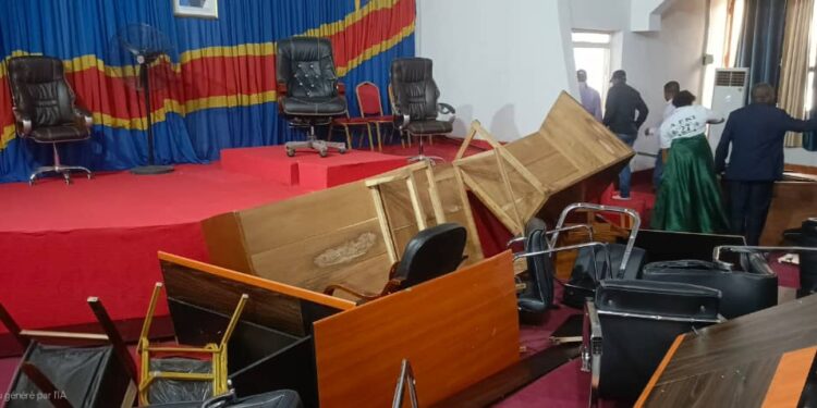 Kongo Central : Violences à l’Assemblée provinciale, la plénière délocalisée à la mairie de Matadi