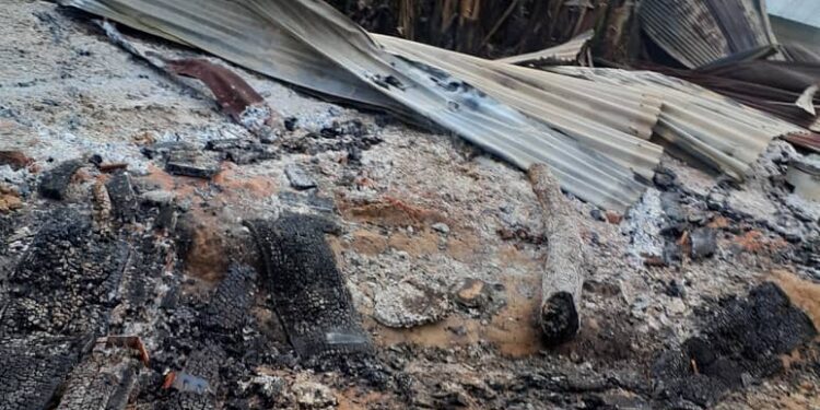 Lubero : 19 morts, 26 maisons incendiées et des commerces pillés à Mukondo-Katanga