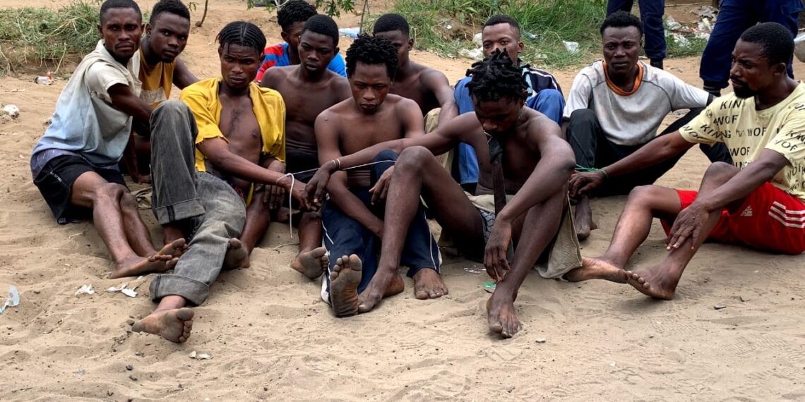 Kinshasa : Une dizaine de présumés « kuluna » présentés au public à Matadi-Mayo (Mont-Ngafula)