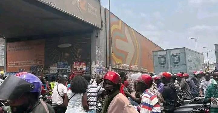 Kinshasa : l’Hôtel de Ville officialise l’interdiction des taxis-motos dans la commune de la Gombe