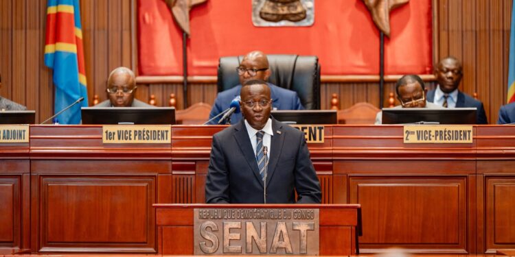 RDC : Le ministre de l’Économie justifie le raffermissement du franc congolais par la rigueur monétaire et la bonne gestion fiscale