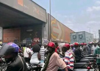 Kinshasa resserre la vis : Taxis-motos sous contrôle strict, tricycles bannis des grandes artères