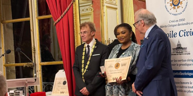 Paris consacre Barbara Kanam : La chanteuse congolaise décorée de la Médaille Vermeil de l’Étoile Civique