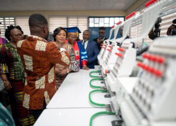 À l’ISAM, la Première Dame inaugure un atelier industriel ultramoderne et offre 300 bourses d’études