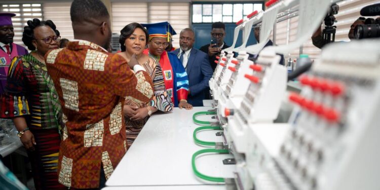 À l’ISAM, la Première Dame inaugure un atelier industriel ultramoderne et offre 300 bourses d’études