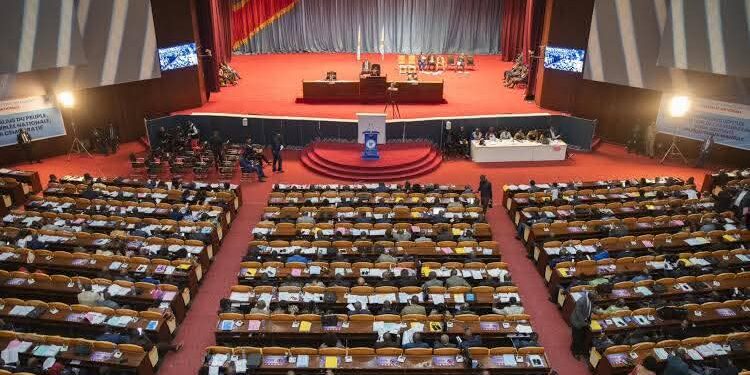 Assemblée nationale : vers la numérisation des archives parlementaires
