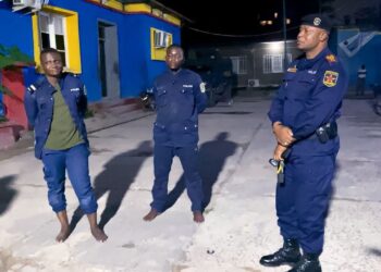 RDC : deux faux policiers interpellés à Mont-Ngafula lors d’une opération de la PNC