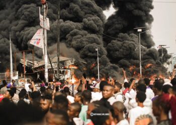 Masina sous les flammes : une station-service réduite en cendres, un quartier en alerte