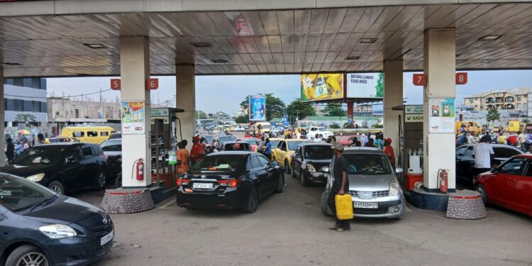 files d’attente à Kinshasa : la vérité sur le carburant se joue ailleurs