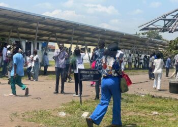 Kinshasa : une vidéo insoutenable secoue l’opinion, la dignité d’une patiente piétinée dans un hôpital