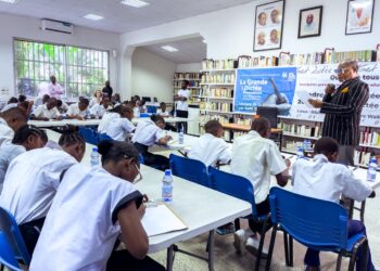 Kinshasa se met à l’épreuve des mots : une dictée, une passion, une fierté francophone