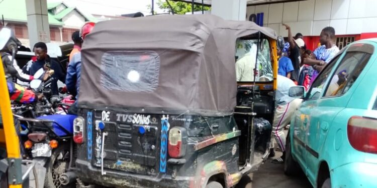 Carburant à Kinshasa : démenti officiel, tensions bien réelles sur le terrain