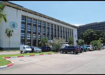 Mystère à Kinshasa : des liasses de dollars, une chambre d’hôtel… et la Banque centrale en première ligne
