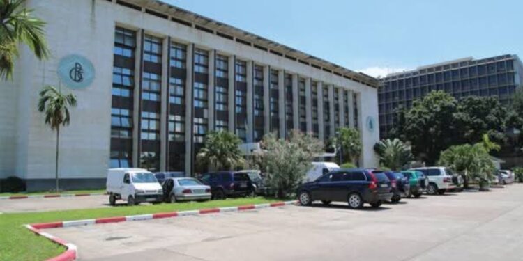 Mystère à Kinshasa : des liasses de dollars, une chambre d’hôtel… et la Banque centrale en première ligne