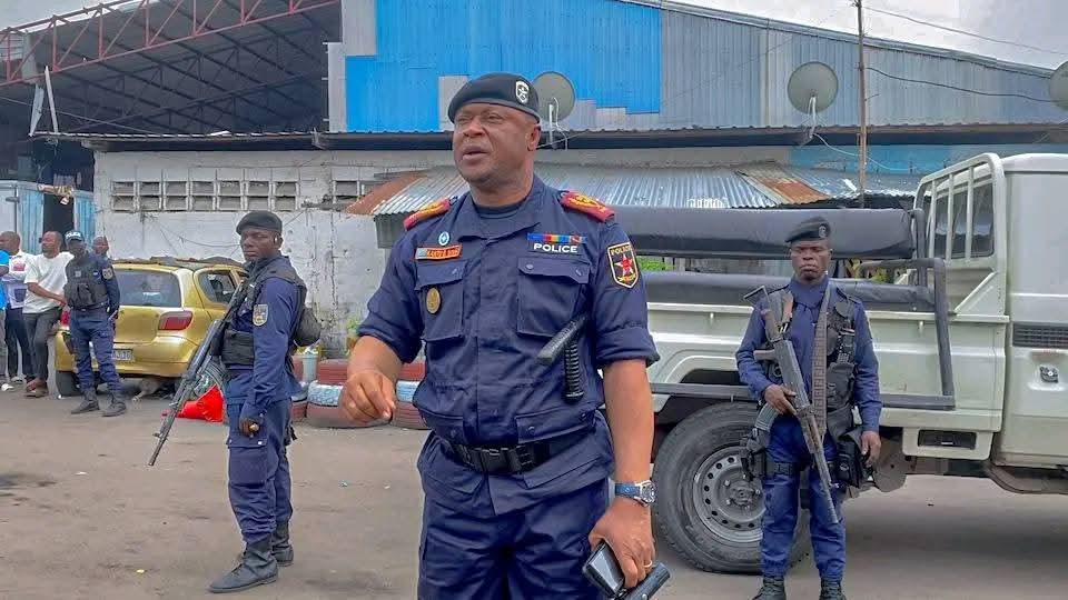Kinshasa : la police recadre ses rangs, fin des arrestations pour “chevelure ”