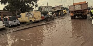 Kinshasa : responsabilités floues, routes dégradées, le duel silencieux entre pouvoir central et autorités provinciales