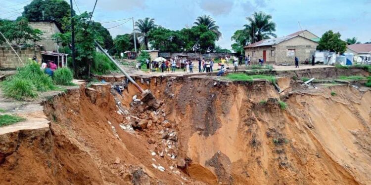 Quartier Camping : vivre au bord du vide, entre terre qui glisse et nuits sous tension