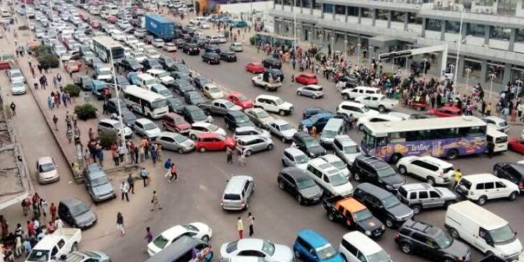 Kinshasa prise dans l’étau des embouteillages malgré un lundi sans grève