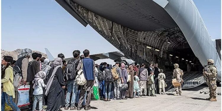 Migrants afghans : la RDC évoquée comme destination, une option qui suscite l’indignation