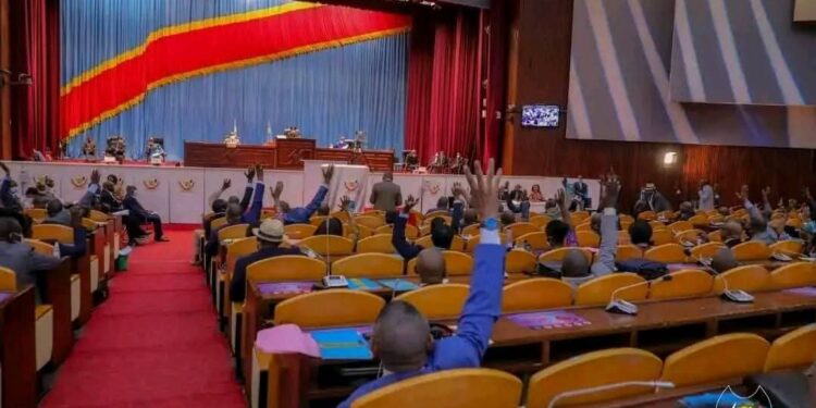 Motion de défiance : l’arme parlementaire qui fissure la majorité