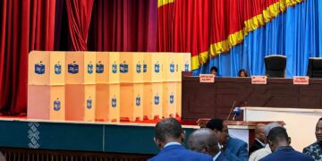 Motion de censure : haute tension au Palais du Peuple