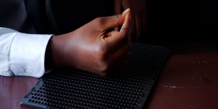 Kinshasa : À l’Institut National pour Aveugles de Mont-Ngafula, Etienna apprend à voir le monde autrement