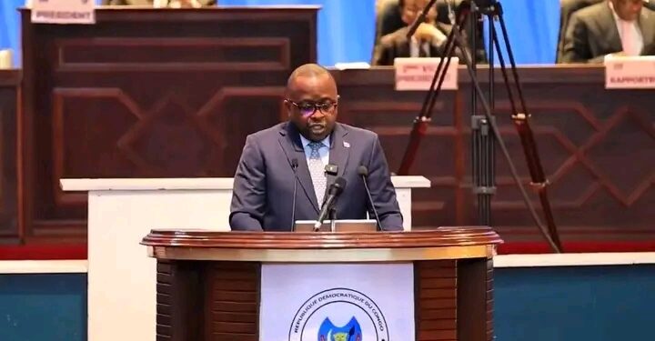 Motion sous tension : Jacquemain Shabani face aux élus, l’Assemblée temporise