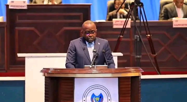 Motion sous tension : Jacquemain Shabani face aux élus, l’Assemblée temporise