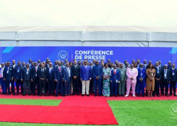 [Analyse] Kinshasa qui suffoque, Fally qui triomphe : Tshisekedi entre urgence sociale et fierté culturelle