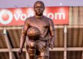 Pierre Ndaye Mulamba immortalisé : la RDC grave dans le marbre la légende éternelle des Léopards
