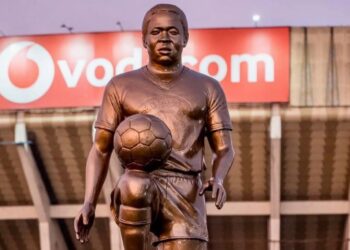 Pierre Ndaye Mulamba immortalisé : la RDC grave dans le marbre la légende éternelle des Léopards