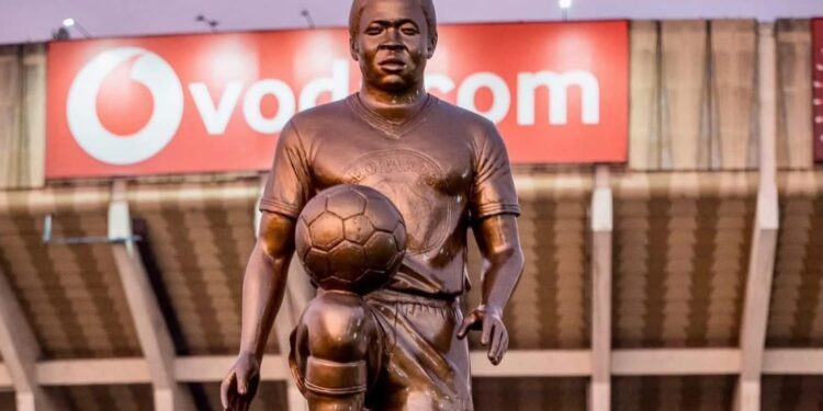 Pierre Ndaye Mulamba immortalisé : la RDC grave dans le marbre la légende éternelle des Léopards