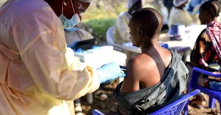 Ebola : Washington ferme la porte des visas, Kinshasa choisit la voie du dialogue